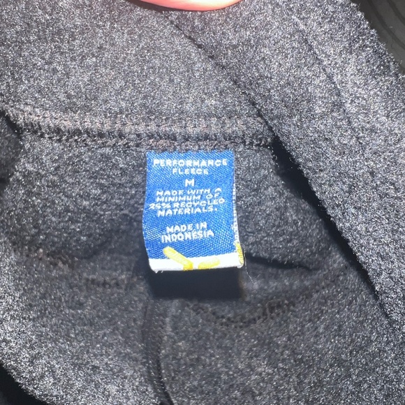 Old Navy women’s fleece vest - Picture 2 of 4